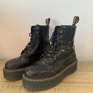 Good condition Black platform doc marten boots